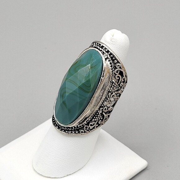 Faceted Green Chalcedony Stone Statement Ring Silver Tone Metal Size 7 - Picture 2 of 8